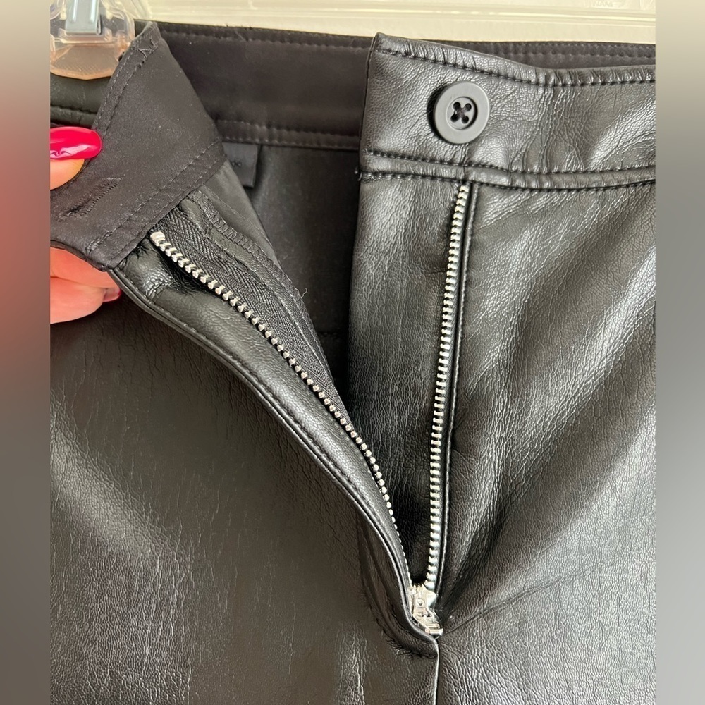Aritzia Babaton Vegan Leather Black Adrian Bermuda Short Size 0 - Picture 6 of 9